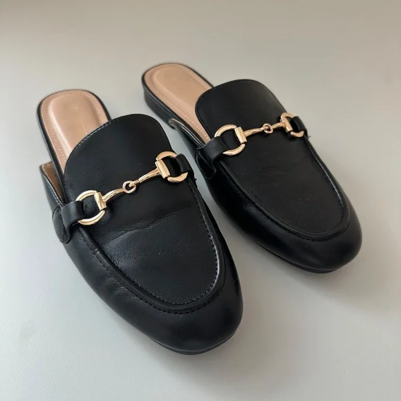 Cushionaire Yates Buckle Slip On Mule in Black | Size 8 - Picture 2 of 7